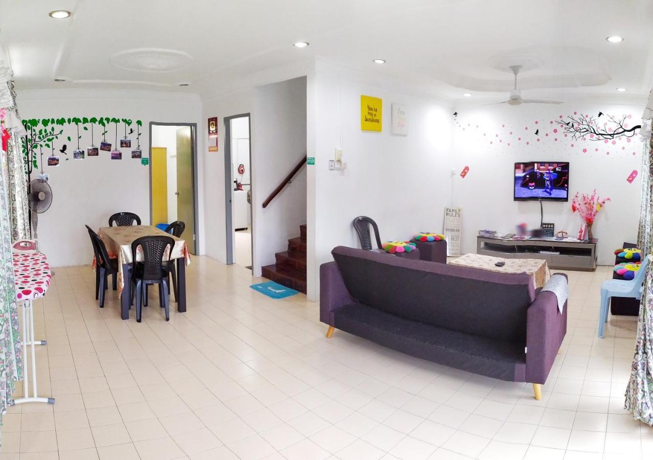 H Homestay Sibu - 1000Mbps 1Gbps Wifi, Astro & Auto Gate Parking Semi Detached House! エクステリア 写真